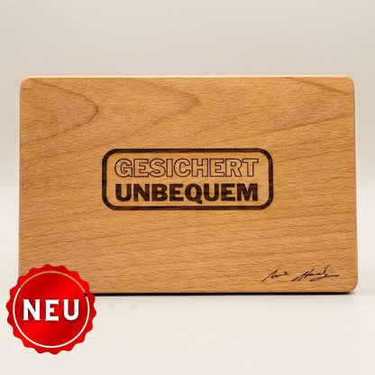 Uwe Steimles "GESICHERT UNBEQUEM" Frühstücksbrettchen - mit Autogramm